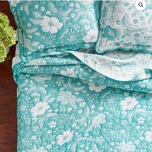 The Pioneer Woman Evie Matelassé Reversible Quilt Set - King Size